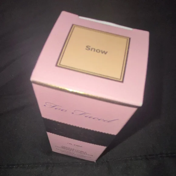 Too Faced - Born This Way - Natural Finish Longwear Liquid Foundation (SNOW) - Picture 12 of 16